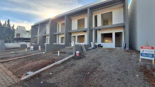 A fachada de uma residência moderna em construção em Lajeado.