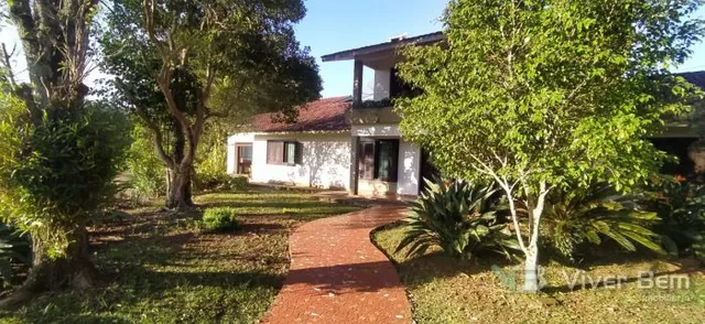 Casa com 6 dormitórios