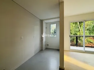 Corredor interno de uma propriedade em Lajeado mostrando o acesso a outra sala.