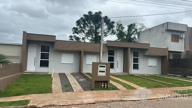 Casa geminada com 2 dormitórios