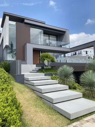 Casa com 4 dormitórios, foto 1