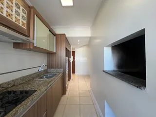 Vista da cozinha e corredor de uma propriedade em Lajeado, Brasil.