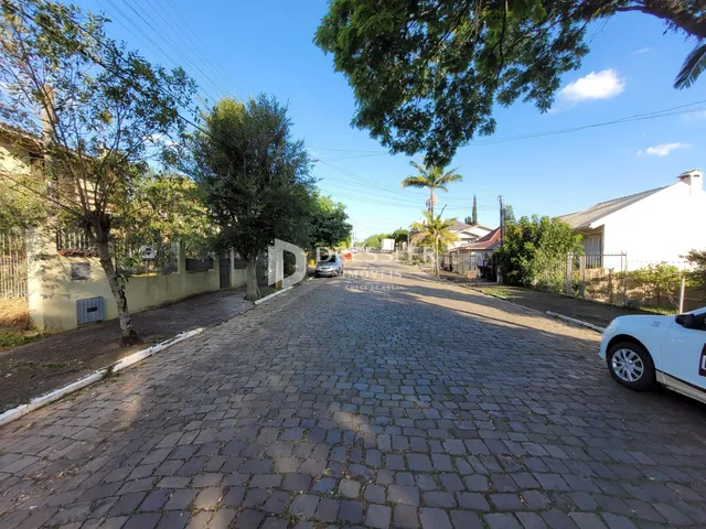 Vista da rua pavimentada com pedras no Lajeado, Brasil.