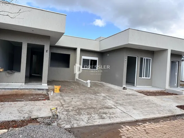 Casa geminada com 2 dormitórios