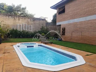 Foto de uma piscina externa em uma propriedade em Lajeado, Brasil.