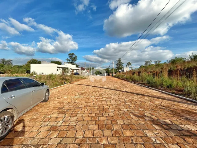 Vista da rua pavimentada em Lajeado, Brasil.