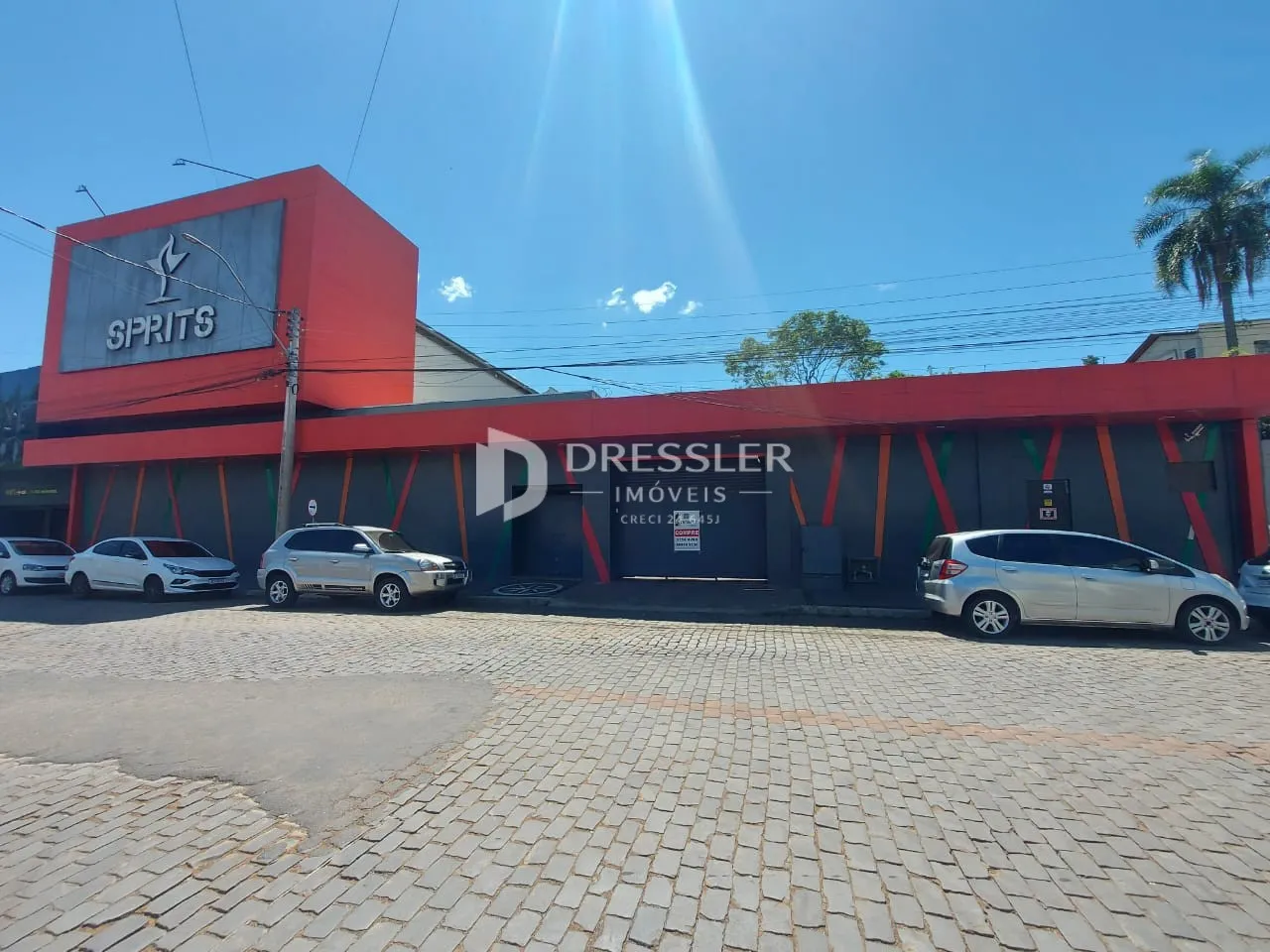 Fachada de um imóvel comercial em Lajeado, Brasil.