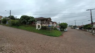 Fachada de uma residência em Lajeado, Brasil, vista da rua.
