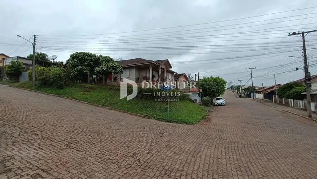 Fachada de uma residência em Lajeado, Brasil, vista da rua.