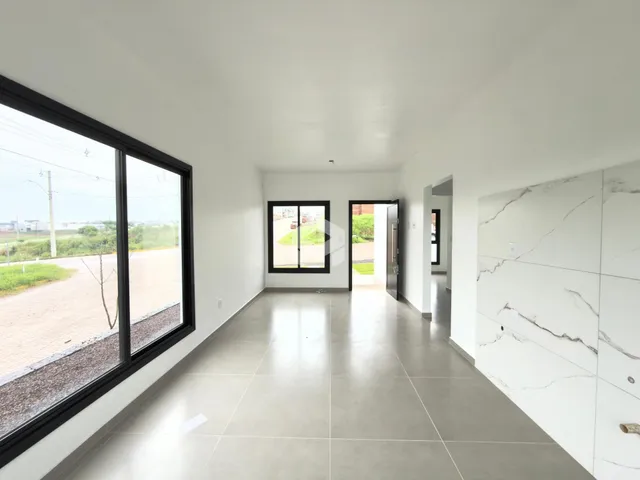 Hall de entrada com piso claro e paredes brancas em um imóvel no Brasil.
