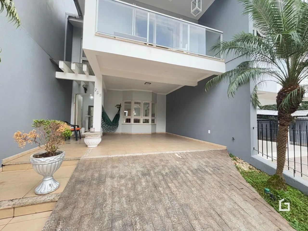 Fachada de um imóvel em Lajeado, Brasil, mostrando a área externa e o pátio.
