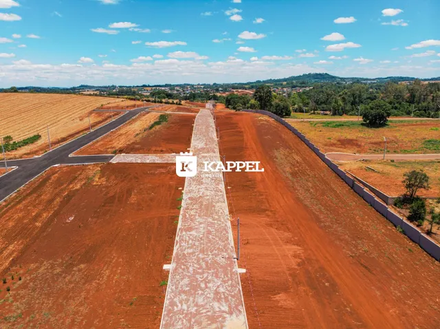 Vista aérea de um terreno aberto com estrada de terra em Lajeado, Brasil.