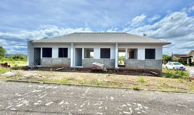 Casa geminada com 2 dormitórios