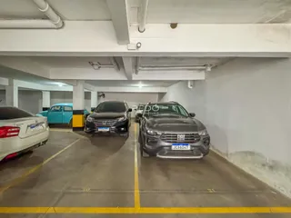 Foto de uma área de estacionamento coberta em Lajeado.