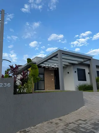 Fachada moderna de uma residência em Lajeado, Brasil.