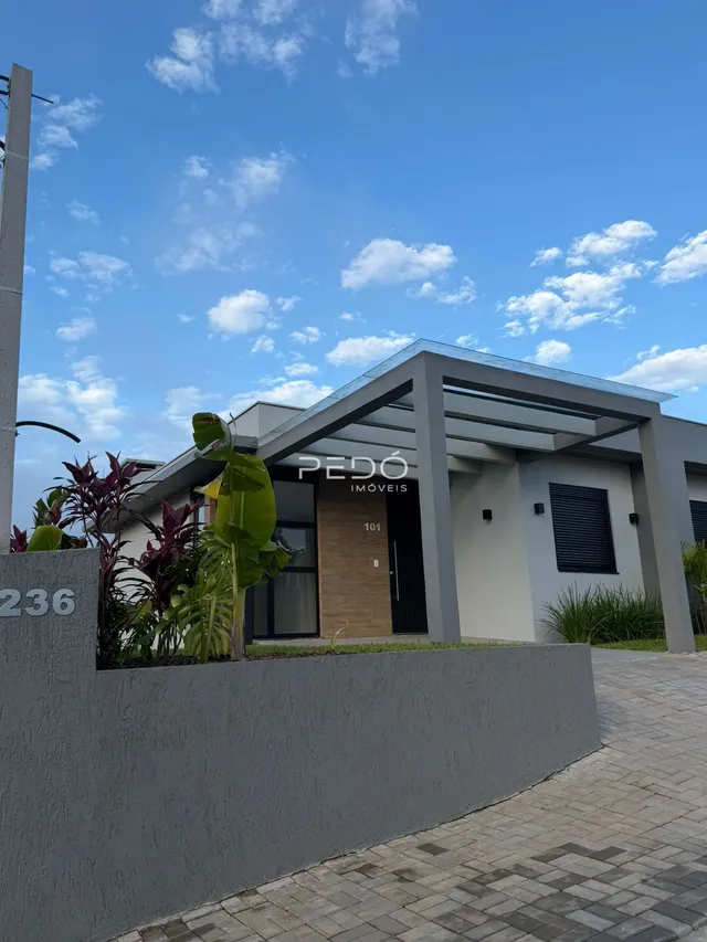 Fachada moderna de uma residência em Lajeado, Brasil.