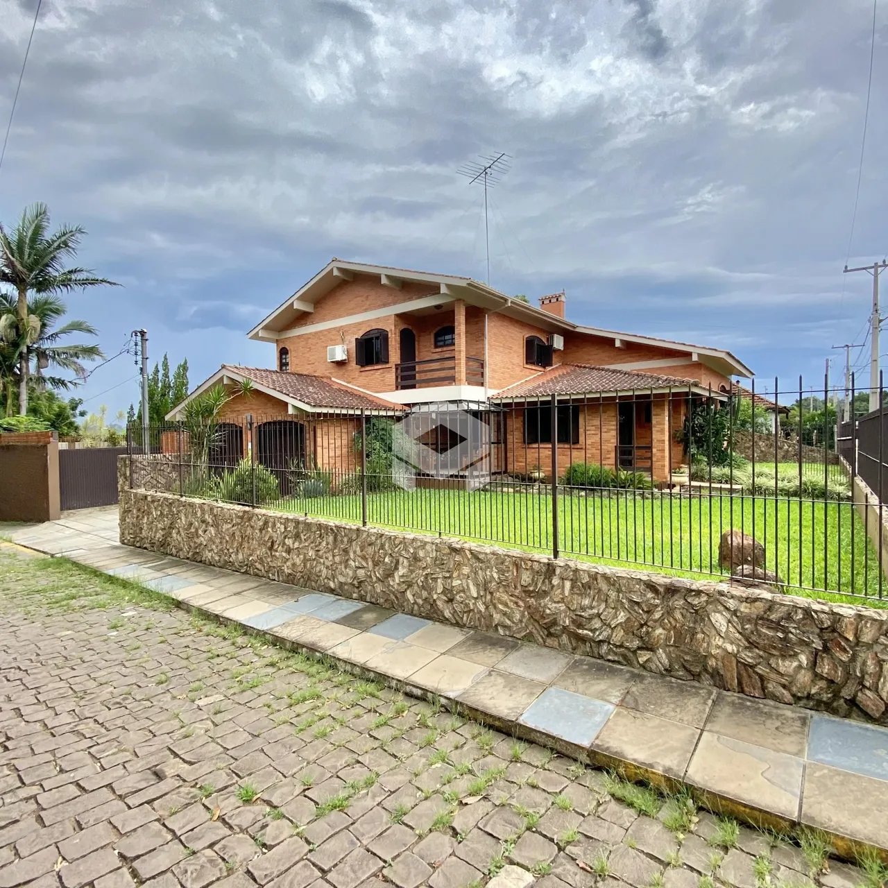 Casa com 4 dormitórios, foto 1