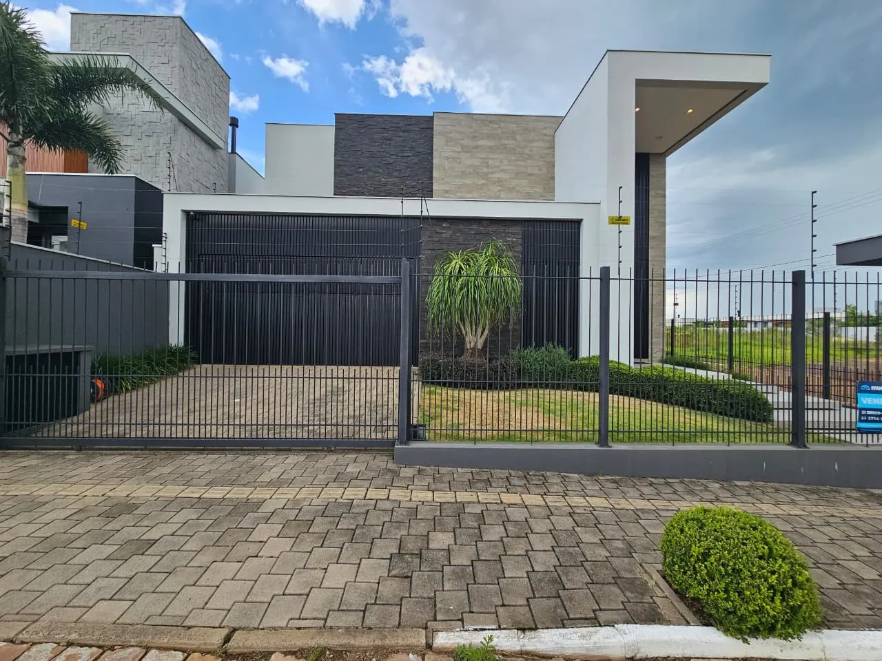 Casa com 4 dormitórios, foto 1