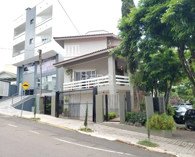 Casa com 4 dormitórios