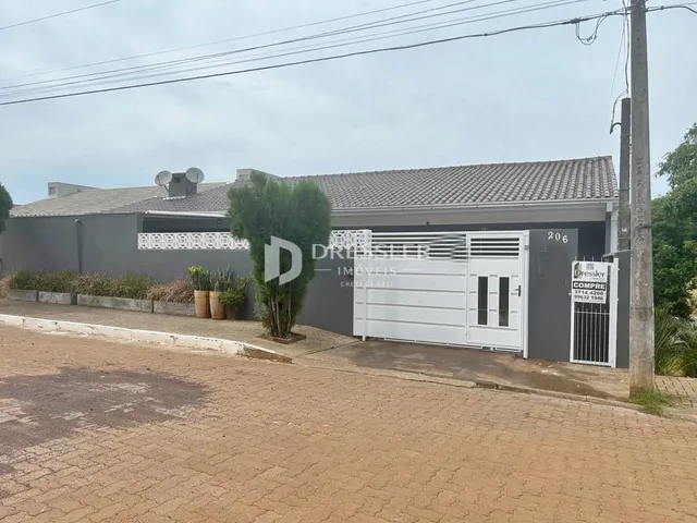 Casa com 4 dormitórios