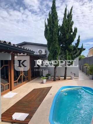 Foto de uma piscina externa em um imóvel em Lajeado.