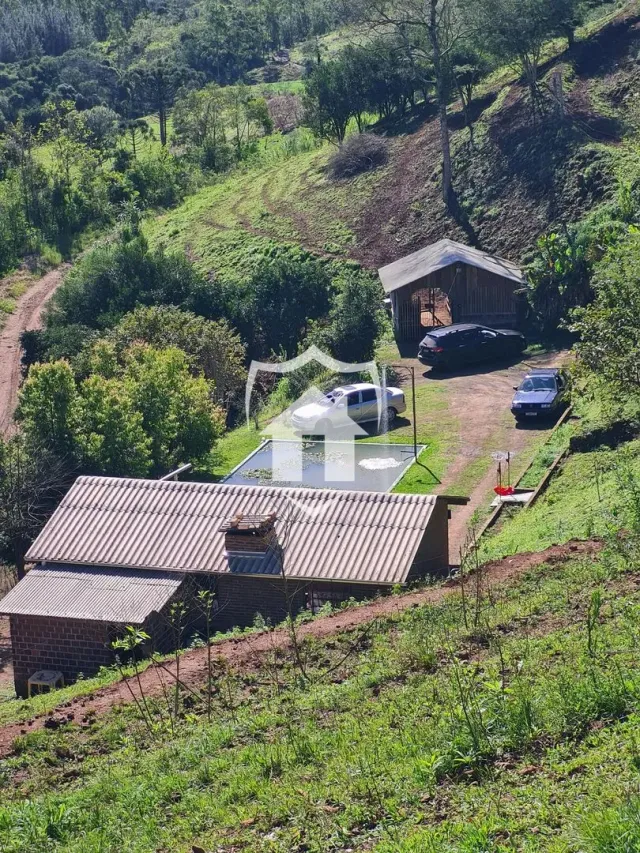 Área rural com 2 dormitórios