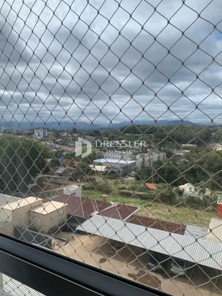 Vista externa de uma propriedade em Lajeado, Brasil, vista através de uma cerca.