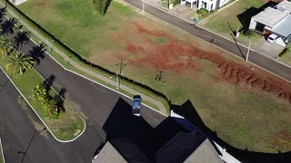 Vista aérea da propriedade em Lajeado, Brasil, mostrando o terreno e a rua adjacente.