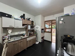 Foto da cozinha de um imóvel em Lajeado, Brasil.