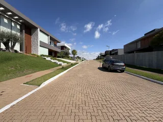 A fachada de uma residência moderna em Lajeado, Brasil.