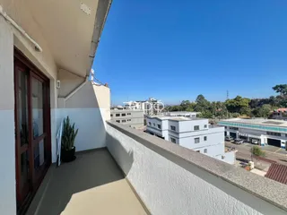 Vista da varanda de um imóvel em Lajeado, Brasil, com vista para outras construções.