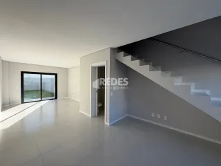 A sala de estar de uma residência moderna em Lajeado.