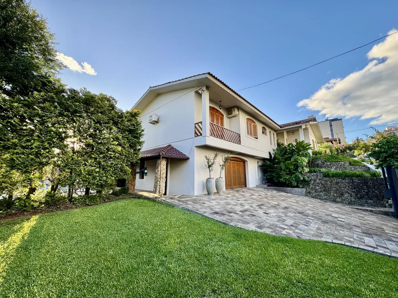 Casa com 5 dormitórios, foto 1