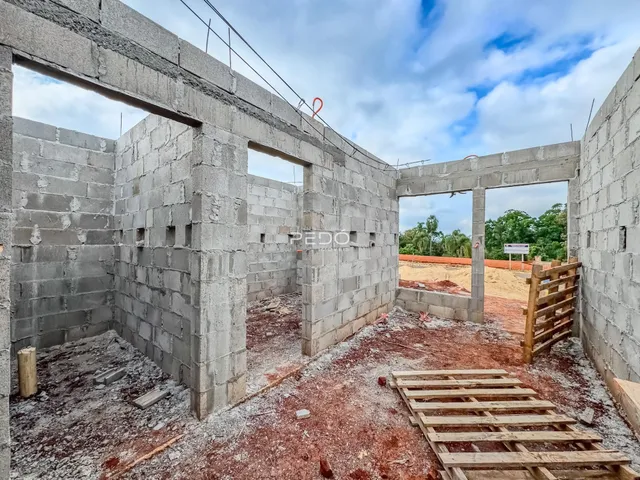 Paredes de concreto de uma construção em andamento em Lajeado.