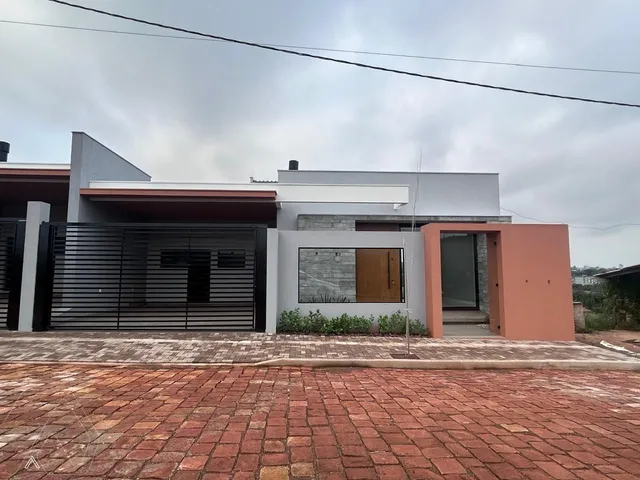 Casa geminada com 2 dormitórios