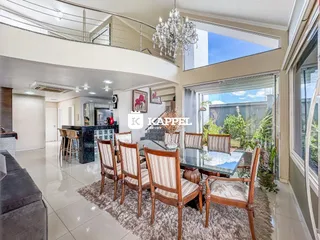 Casa com 4 dormitórios, foto 1