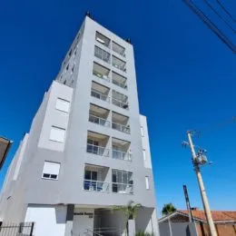 Fachada de um prédio residencial moderno em Lajeado, Brasil.