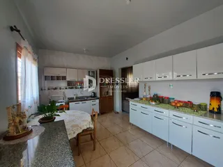 Vista da cozinha e sala de jantar de um imóvel em Lajeado, Brasil.