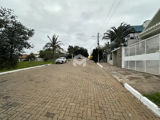 Vista da entrada pavimentada de uma propriedade em Lajeado, Brasil.