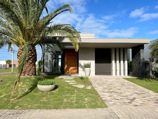 Casa com 4 dormitórios
