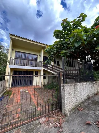 Casa com 5 dormitórios