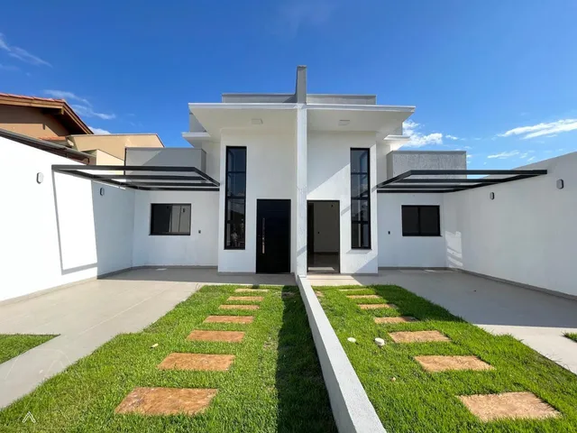 Casa geminada com 2 dormitórios