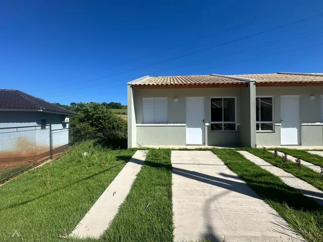 Casa geminada com 2 dormitórios