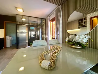Sala de estar de um imóvel em Lajeado, Brasil, com decoração moderna.