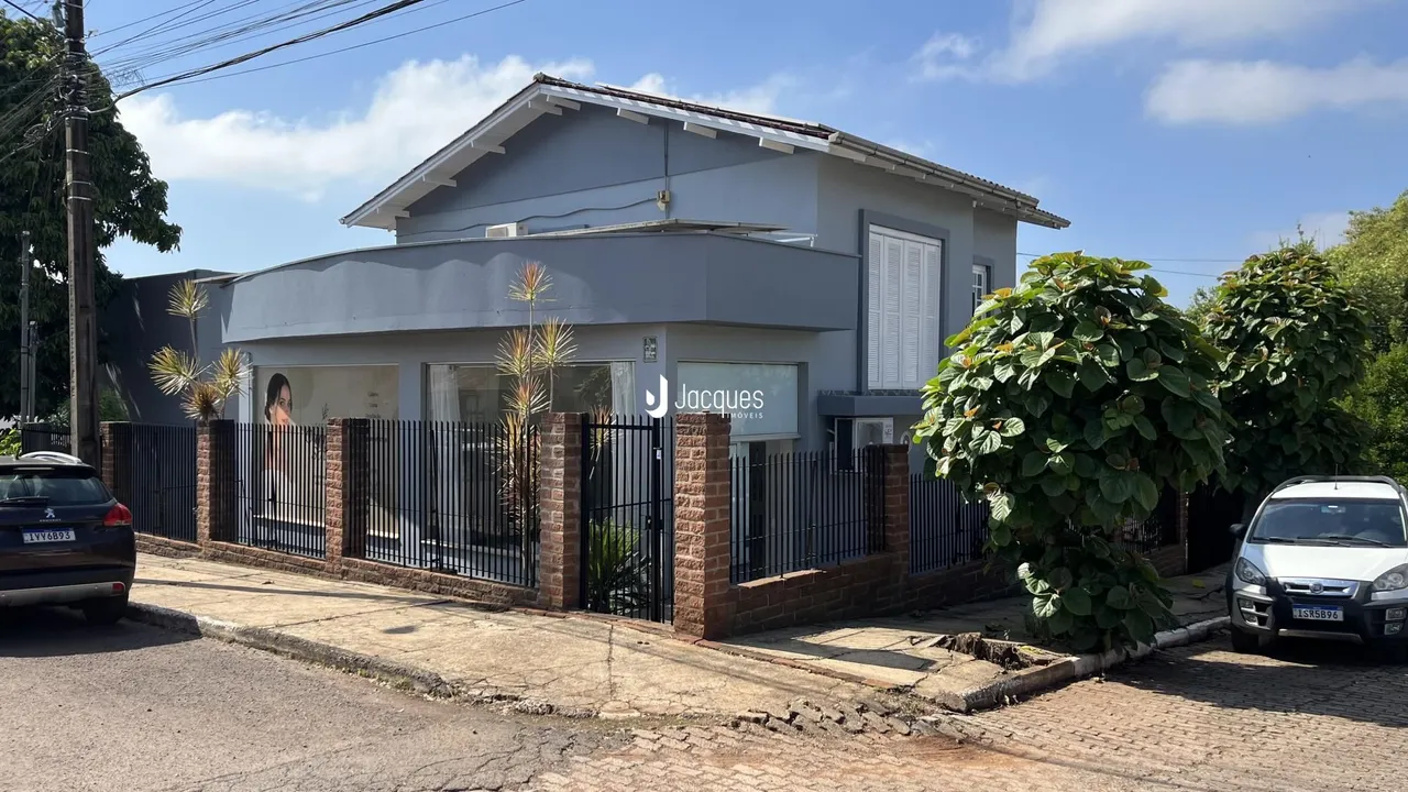 Casa com 4 dormitórios, foto 1