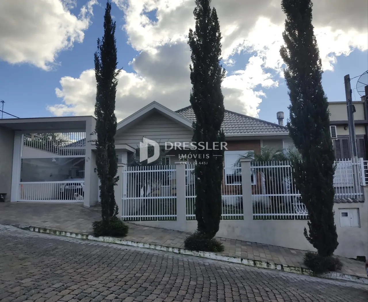 Fachada de uma residência em Lajeado, Brasil.