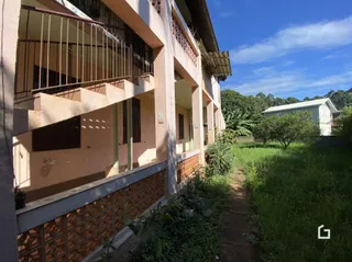 Fachada de uma residência com varanda em Lajeado, Brasil.
