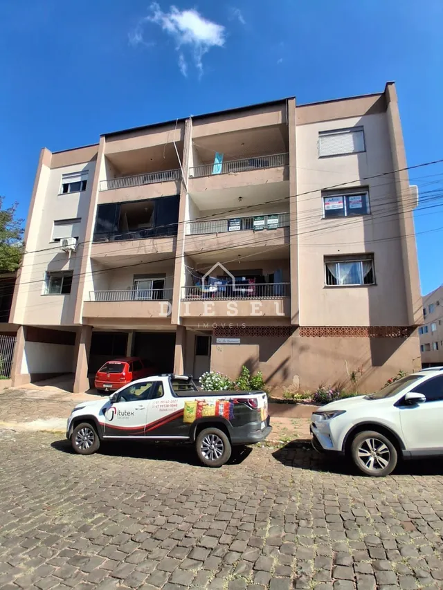 Fachada de um prédio residencial em Lajeado, Brasil com varandas.