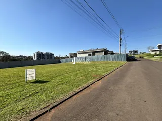 Vista externa de um terreno com gramado e cerca em Lajeado, Brasil.