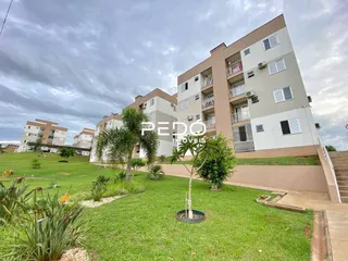 Fachada de um imóvel residencial em Lajeado, Brasil, com jardim gramado.